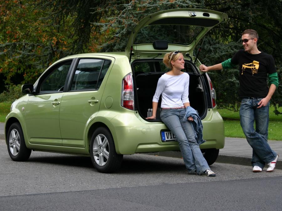  Daihatsu Sirion 2005 года  (фото 13 из 16)